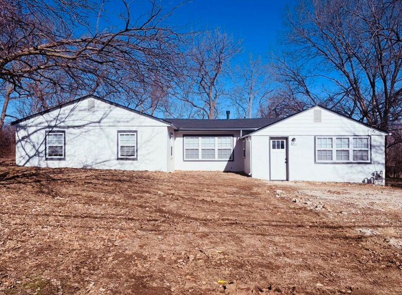 8622 Walker Ave - Photo 3 of 14