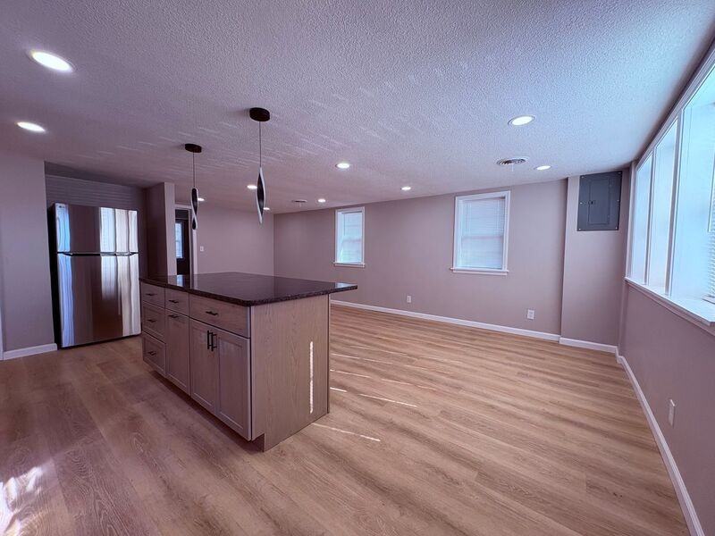 8622 Walker Ave - Photo 4 of 14