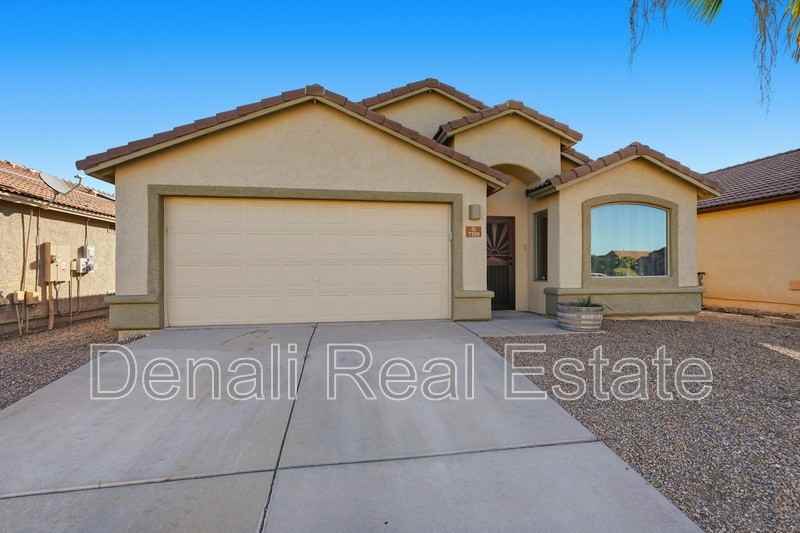 7159 S Providence Dr - Photo 2 of 37