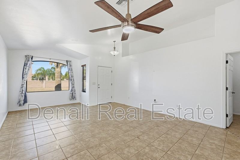 7159 S Providence Dr - Photo 4 of 37