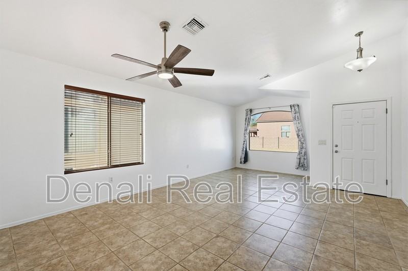 7159 S Providence Dr - Photo 6 of 37