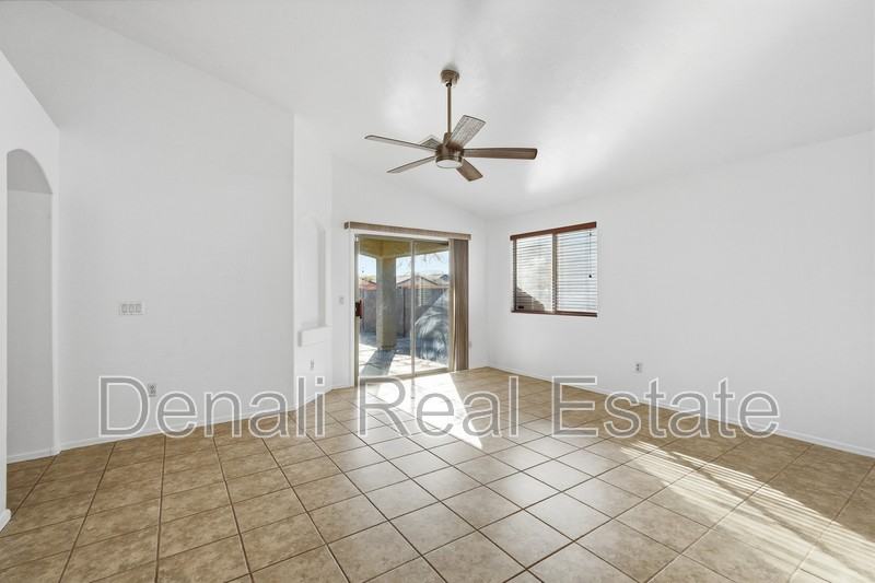 7159 S Providence Dr - Photo 7 of 37