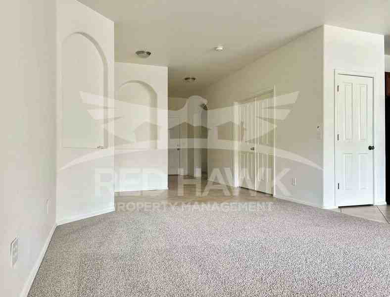 1057 E Sourwood Dr - Photo 3 of 19