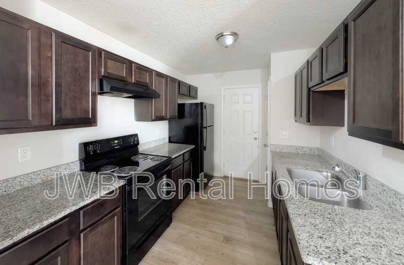 8197 Free Ave - Photo 4 of 18