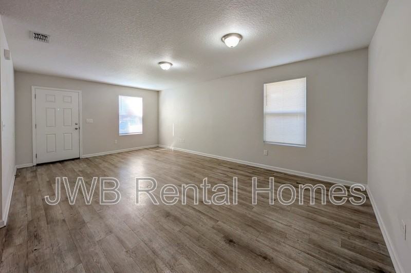 8197 Free Ave - Photo 6 of 18