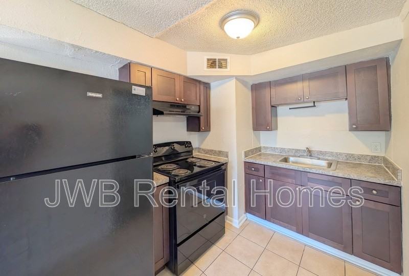 3118 Dignan St - Photo 2 of 17