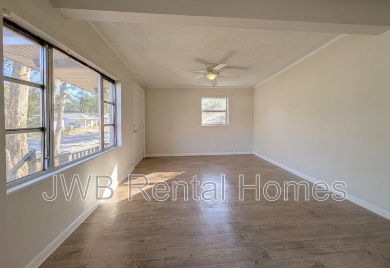 3118 Dignan St - Photo 4 of 17