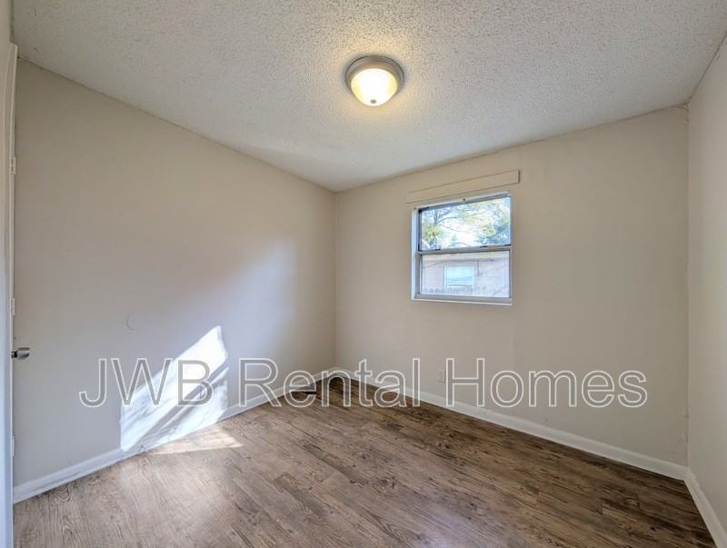 3118 Dignan St - Photo 5 of 17