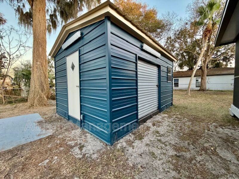 435 Pleasant St - Photo 4 of 38