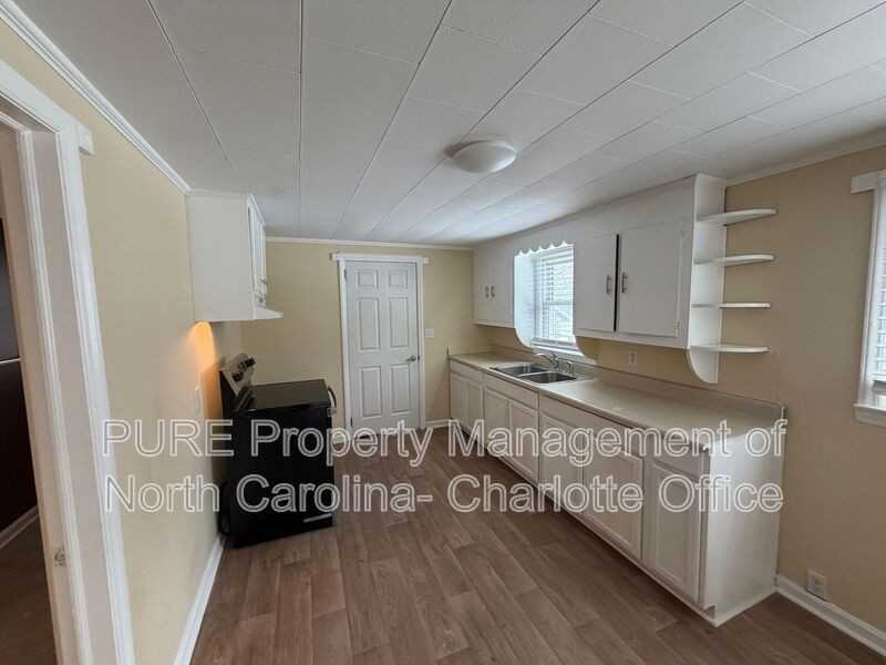 641 Wilson St - Photo 6 of 21