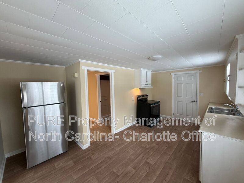 641 Wilson St - Photo 7 of 21