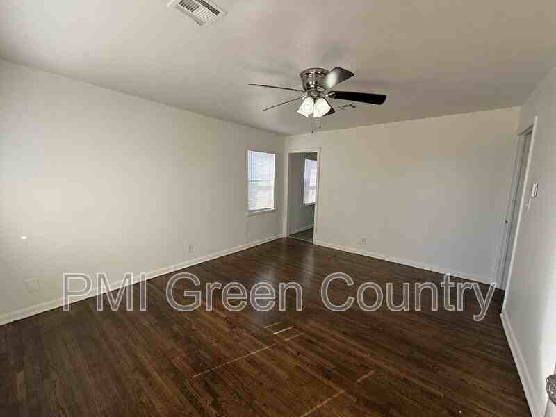 337 W 47th St N - Photo 5 of 14