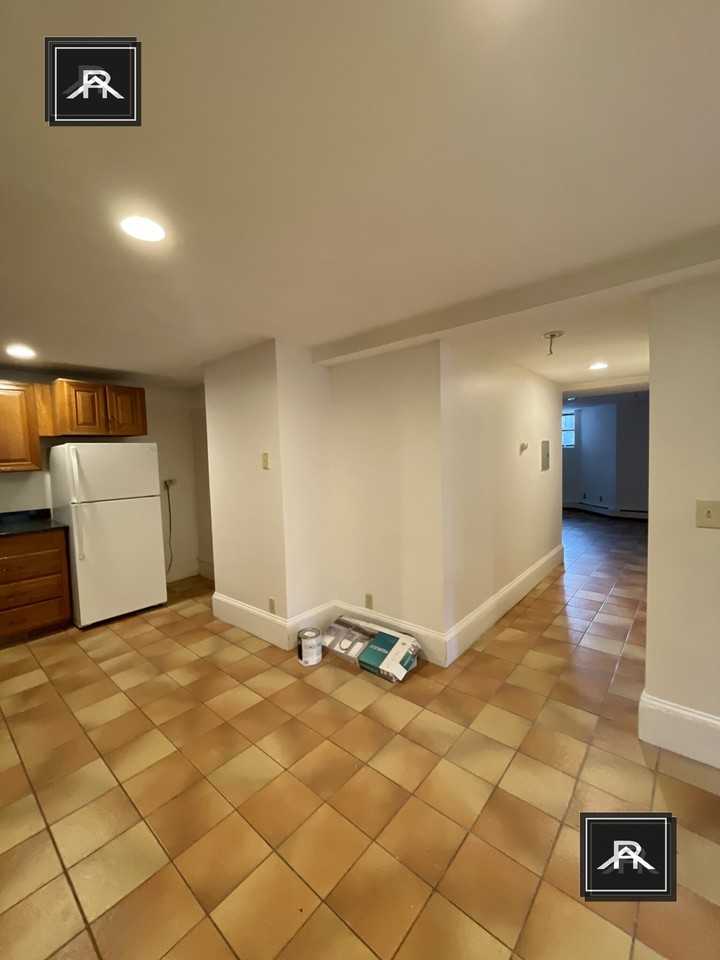 130 Chiswick Rd #B - Photo 2 of 7