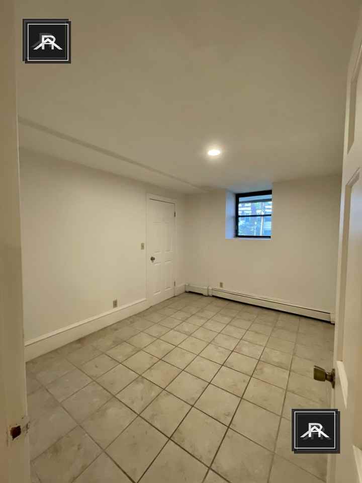 130 Chiswick Rd #B - Photo 3 of 7