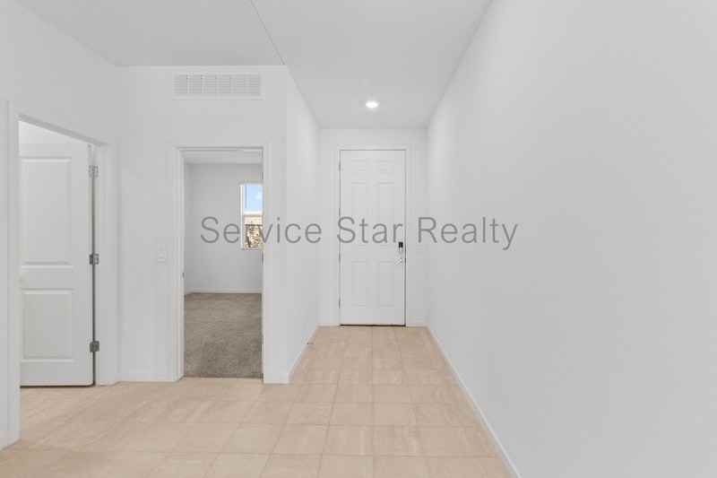 8629 W Warner St - Photo 4 of 20