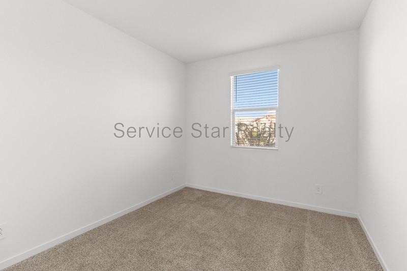 8629 W Warner St - Photo 5 of 20