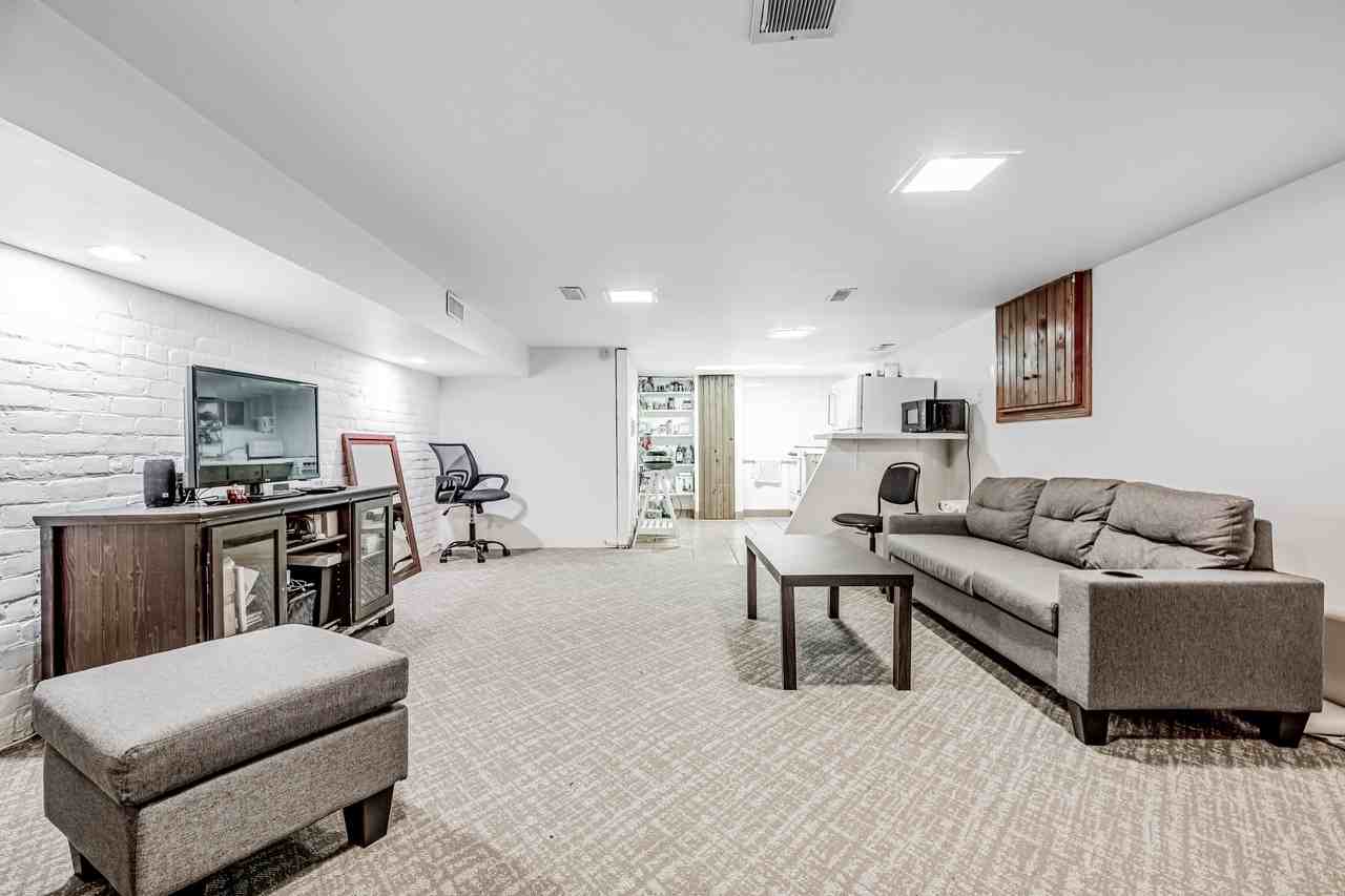 755 Gladstone Avenue #B - Photo 3 of 14