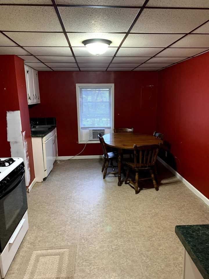 605 8th St #B - Photo 2 of 7