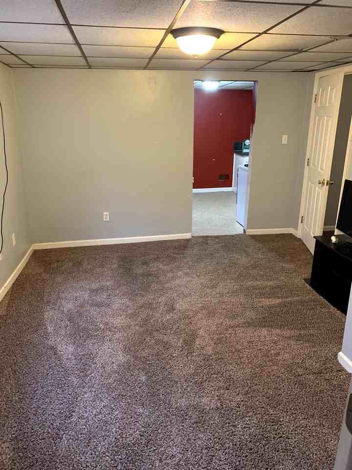 605 8th St #B - Photo 4 of 7