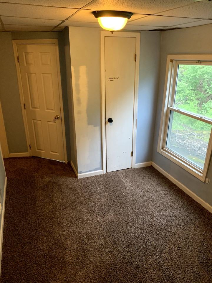 605 8th St #B - Photo 5 of 7