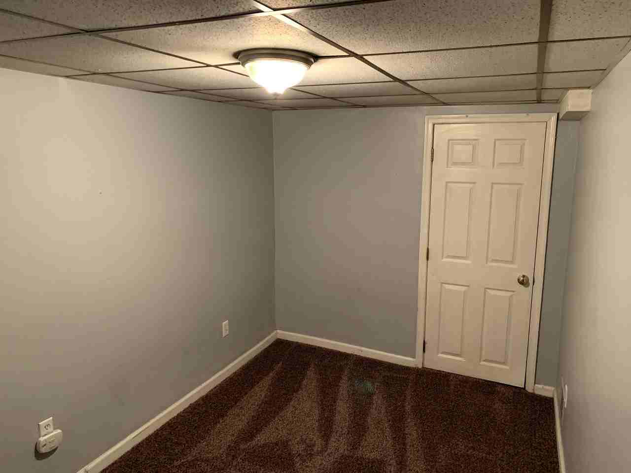 605 8th St #B - Photo 6 of 7