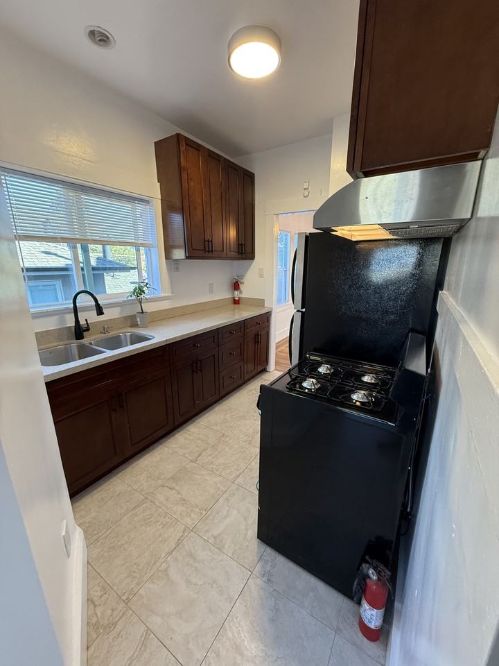 478 62nd St #A - Photo 4 of 11