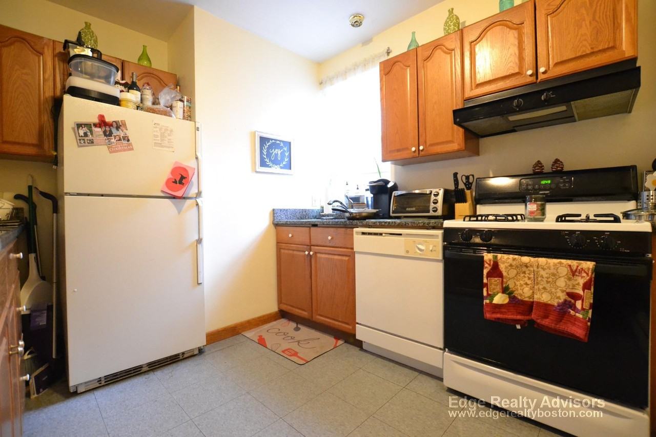 551 Washington St #1 - Photo 2 of 7