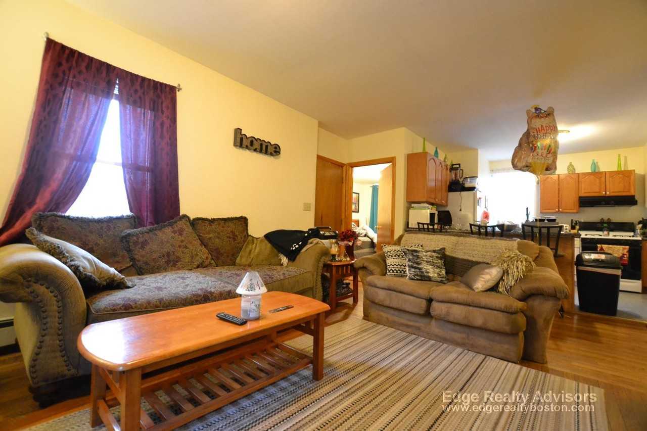 551 Washington St #1 - Photo 3 of 7