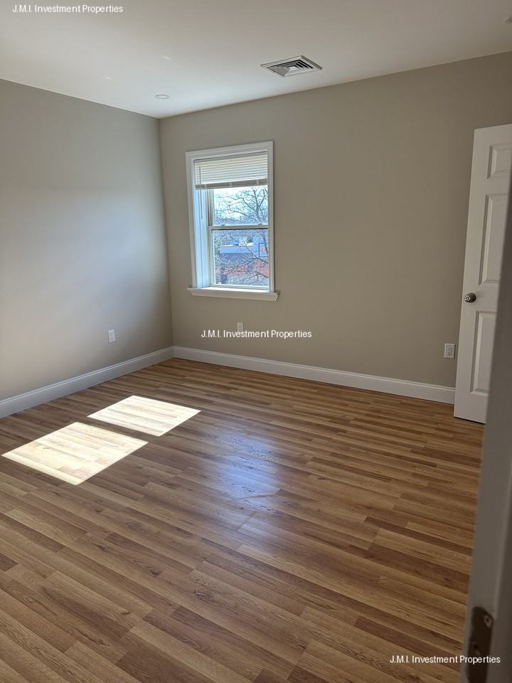 Broadway #4 - Photo 3 of 7