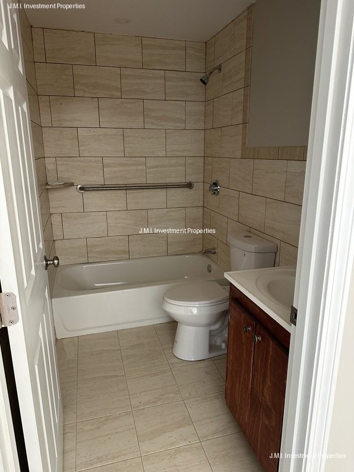 Broadway #4 - Photo 4 of 7