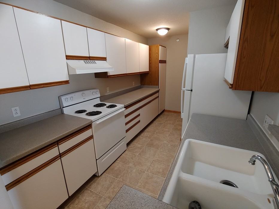 1027 Primrose Ln - Photo 2 of 50