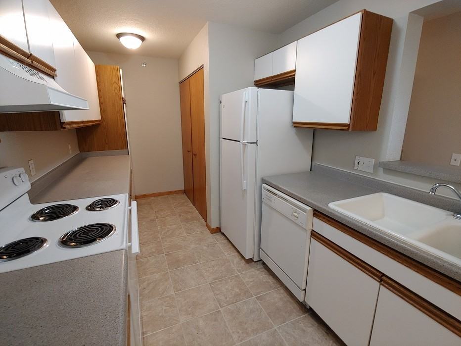 1027 Primrose Ln - Photo 3 of 50