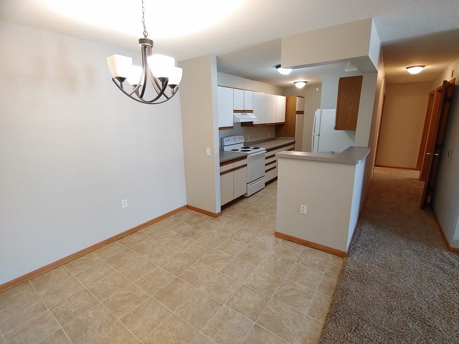 1027 Primrose Ln - Photo 5 of 50