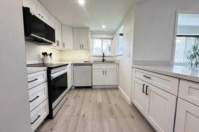 14225 Lora Dr - Photo 2 of 8