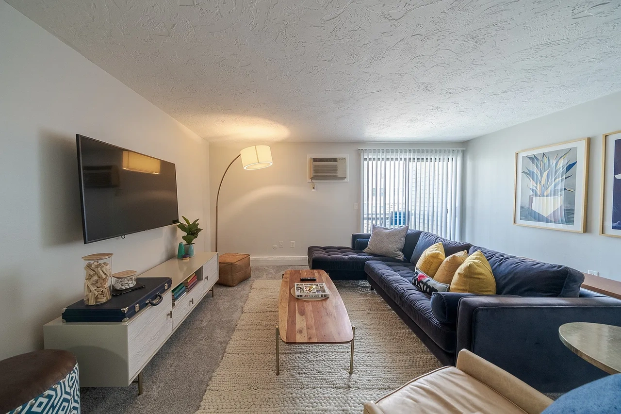 2 Chestnut W - Photo 3 of 13