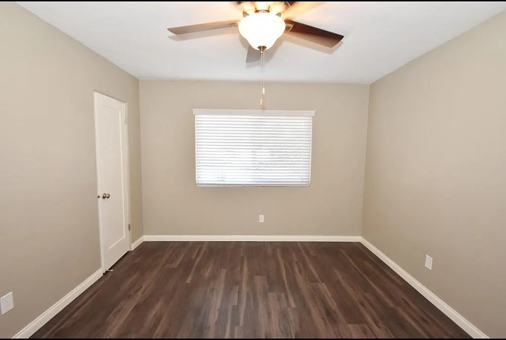 4166 4th Ave - Photo 5 of 10