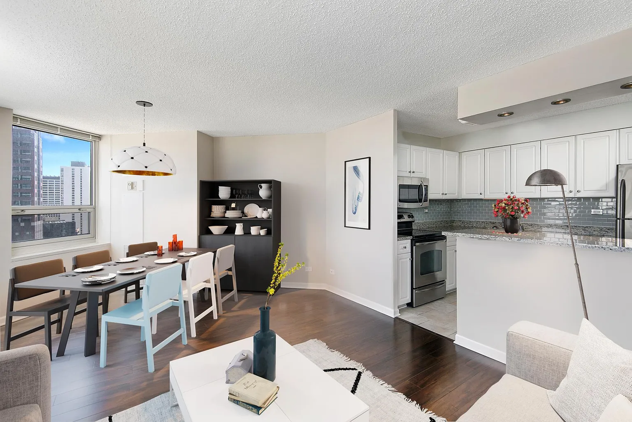 750 N Rush St - Photo 2 of 12