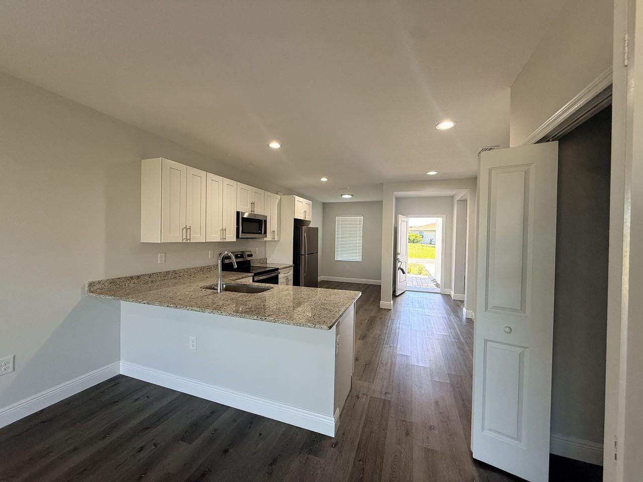 11081 Kimberly Ave - Photo 3 of 10