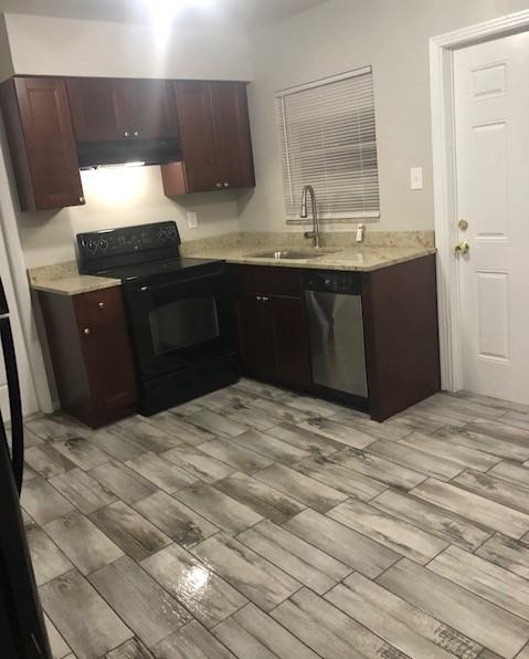 7134 N 50th St - Photo 3 of 10