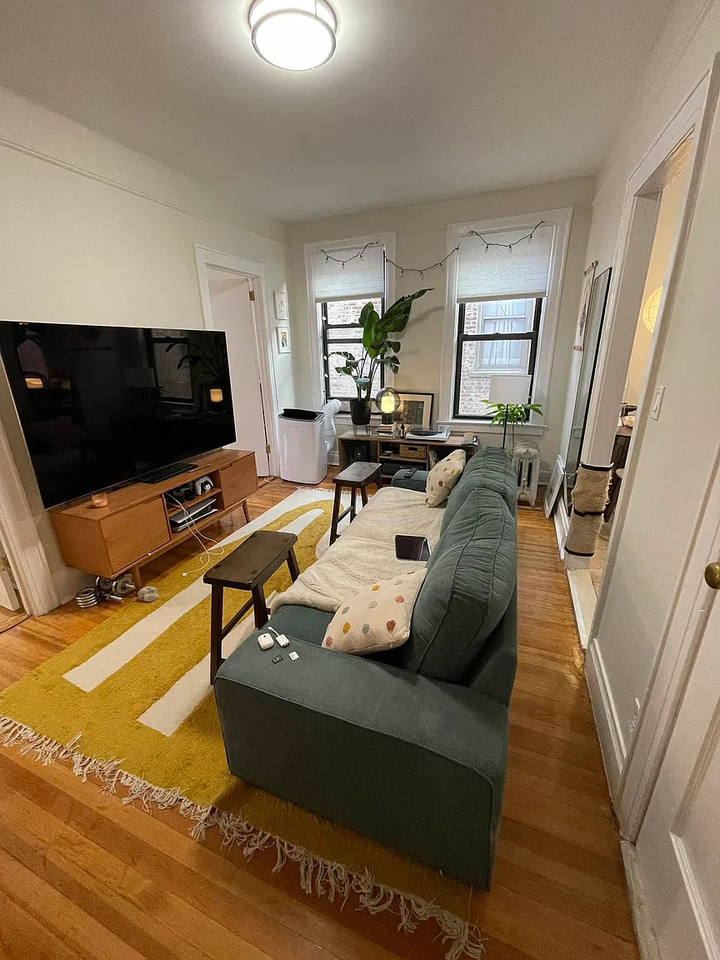 2618 28th St #2R - Photo 2 of 5