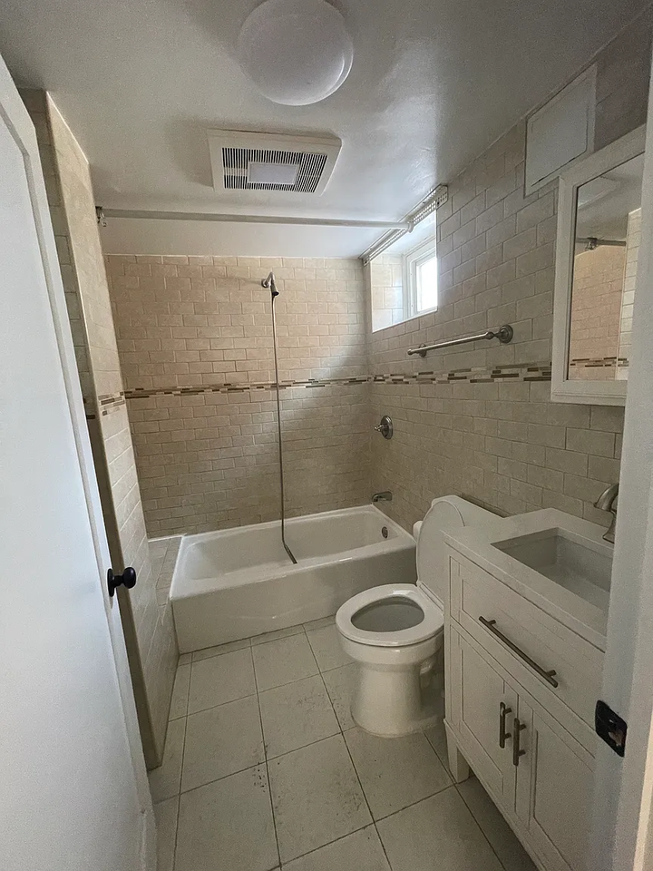 2544 Yates Ave #3 - Photo 4 of 9