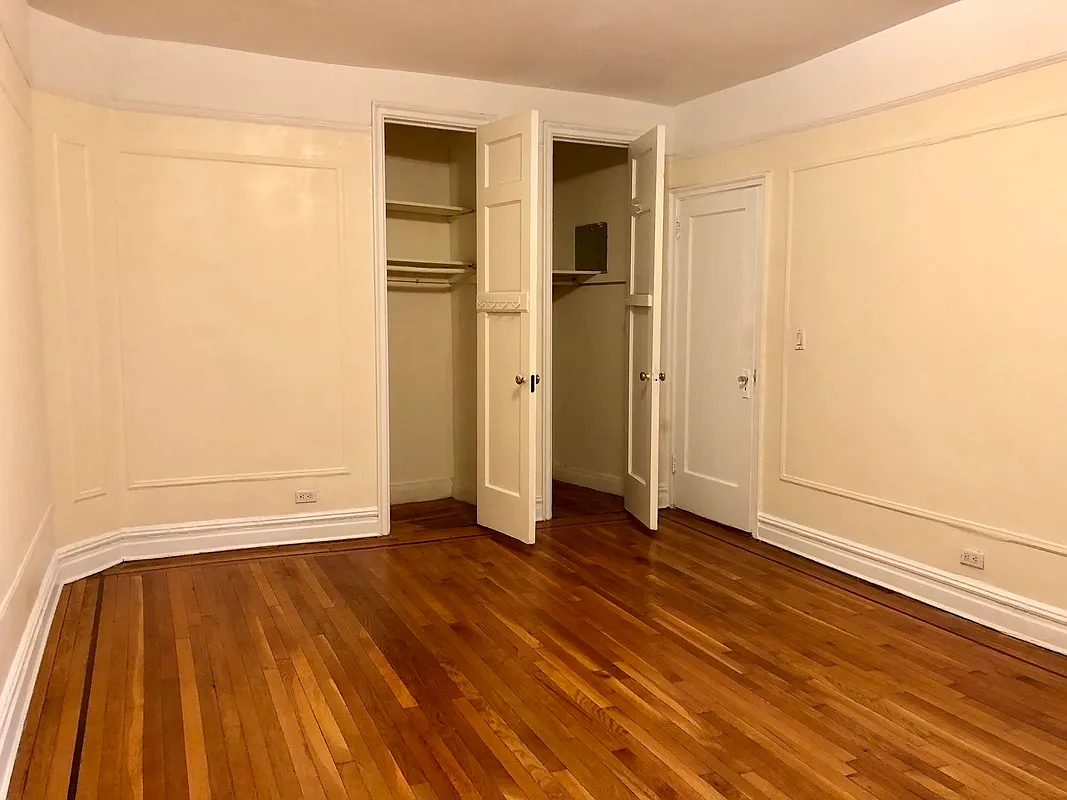 2710 Newtown Ave #2E - Photo 2 of 9