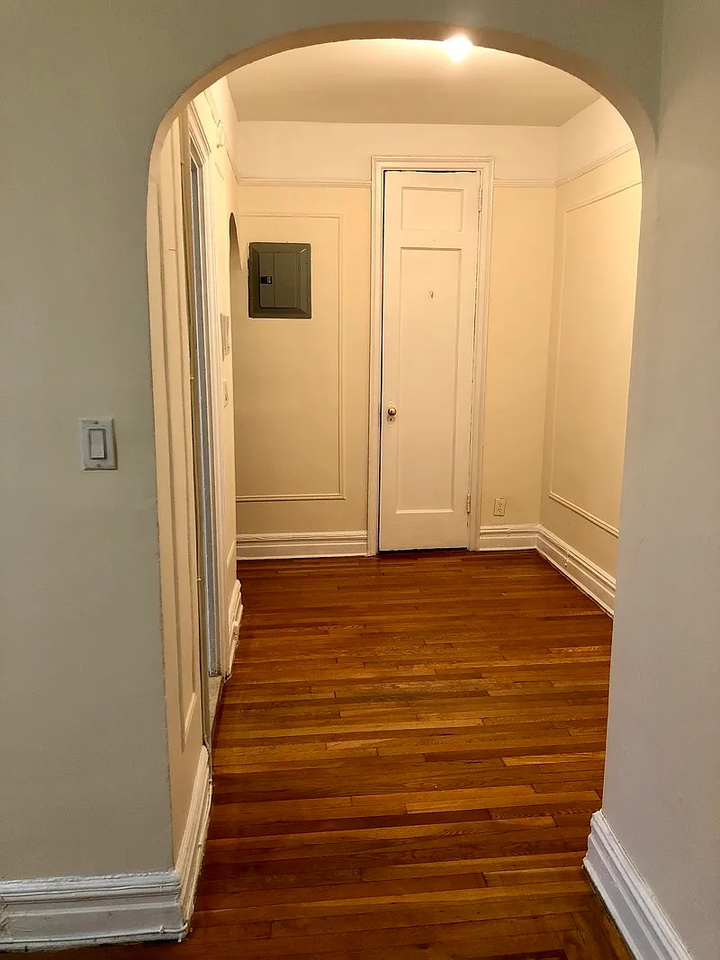 2710 Newtown Ave #2E - Photo 4 of 9