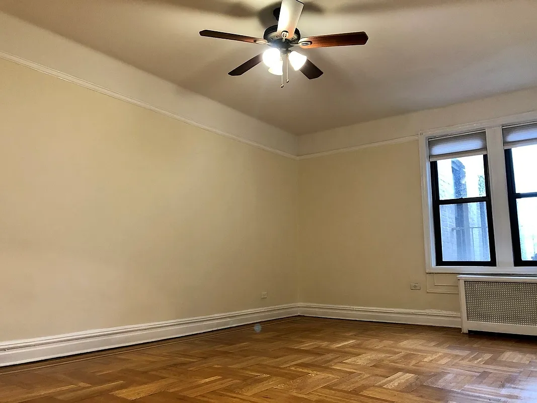 2710 Newtown Ave #2E - Photo 6 of 9