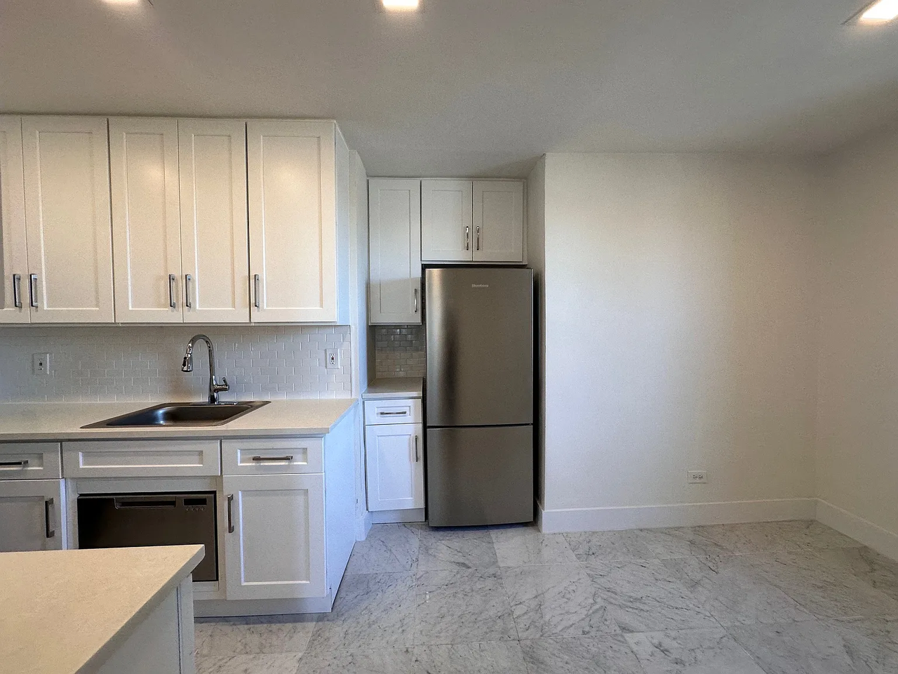 3510 150th St #1G - Photo 7 of 11