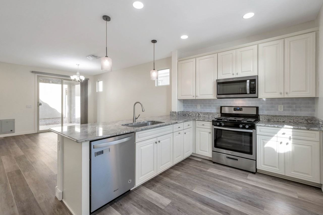 1540 N Balboa - Photo 6 of 28