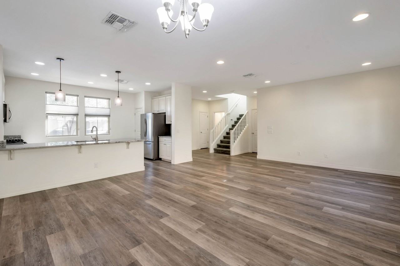 1540 N Balboa - Photo 7 of 28