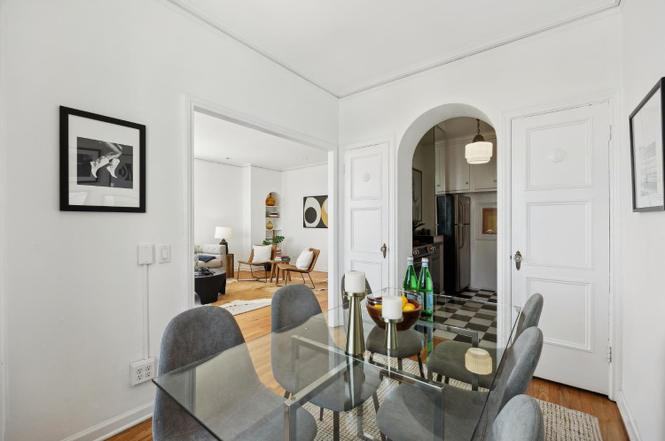 1101 Green St - Photo 6 of 14