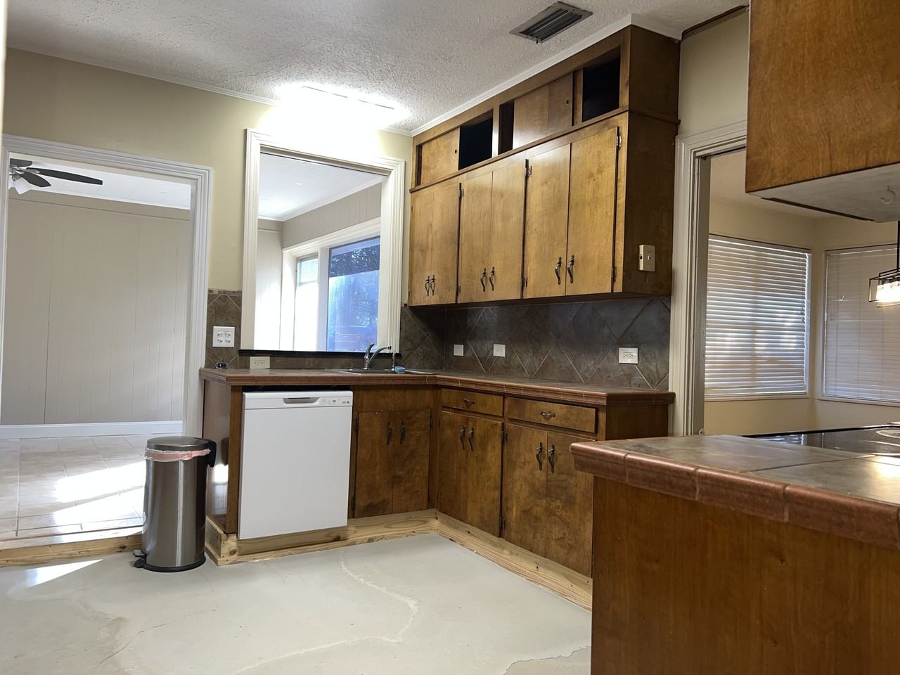 804 Pineview Dr - Photo 4 of 13