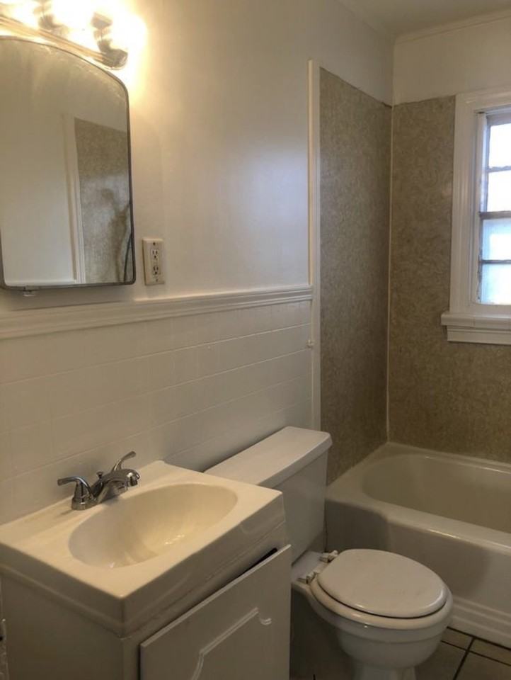 208 S 23rd Ave - Photo 7 of 8